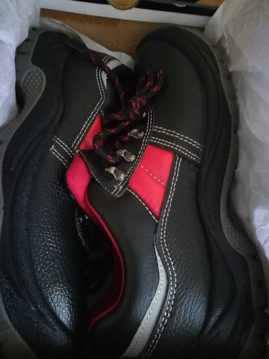 Incaltaminte cu protectie metalica