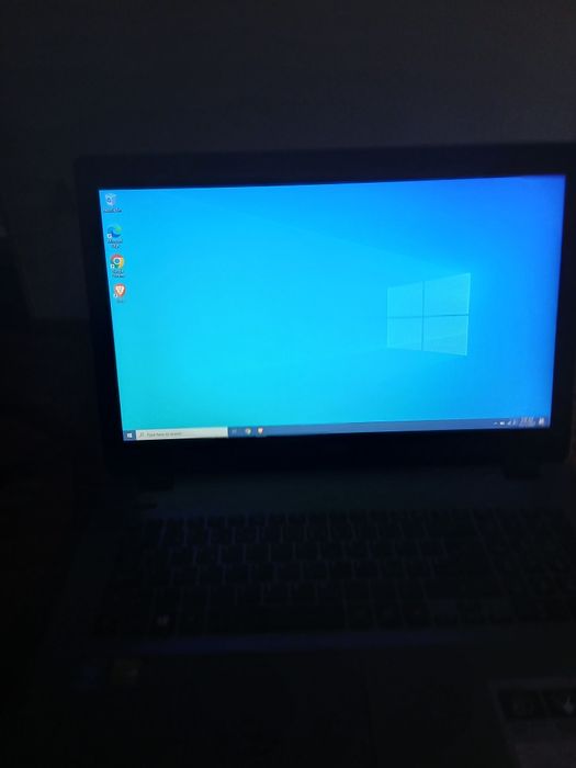 Vând Laptop Acer e 17