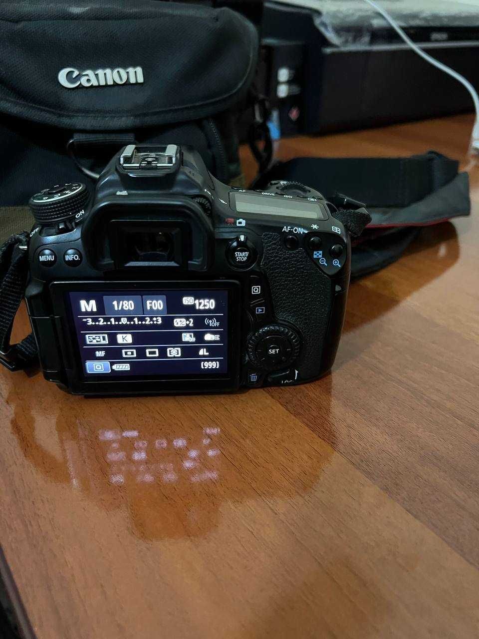 Фотокамера Canon 700