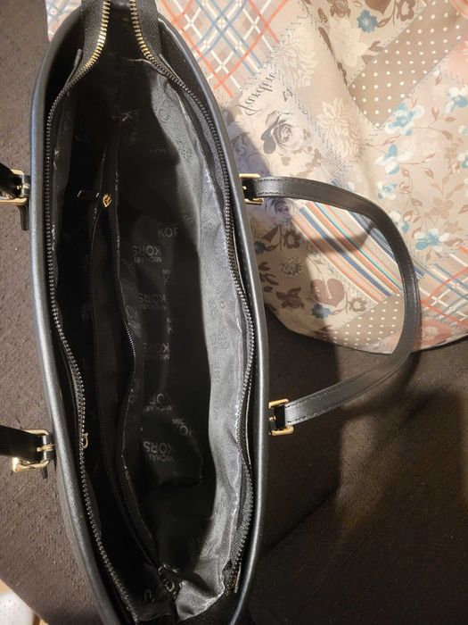 Geanta neagra MK noua, foarte eleganta si modernă