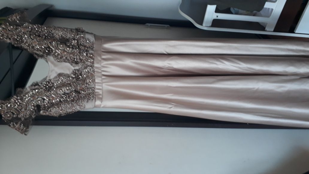 Rochie dama eleganta și rochie fetita