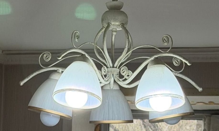 Продам люстры в хорошем состоянии
