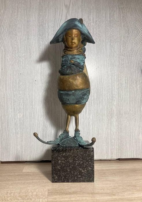 Продам статуэтку Андрея Осташова "Шмель великолепный "