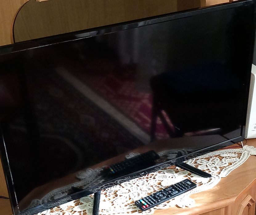 Vând televizor led NEI 81 cm