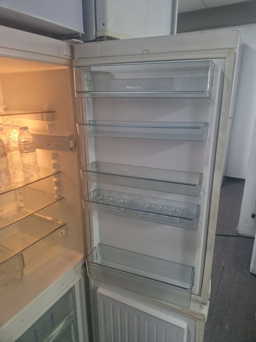 Хладилник с фризер Miele A++ 181/55/58