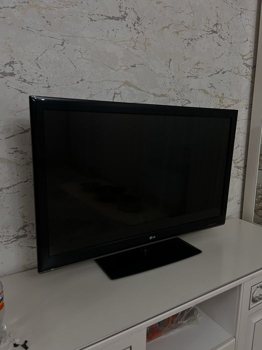Телевизор LG б/у в идеальном состоянии