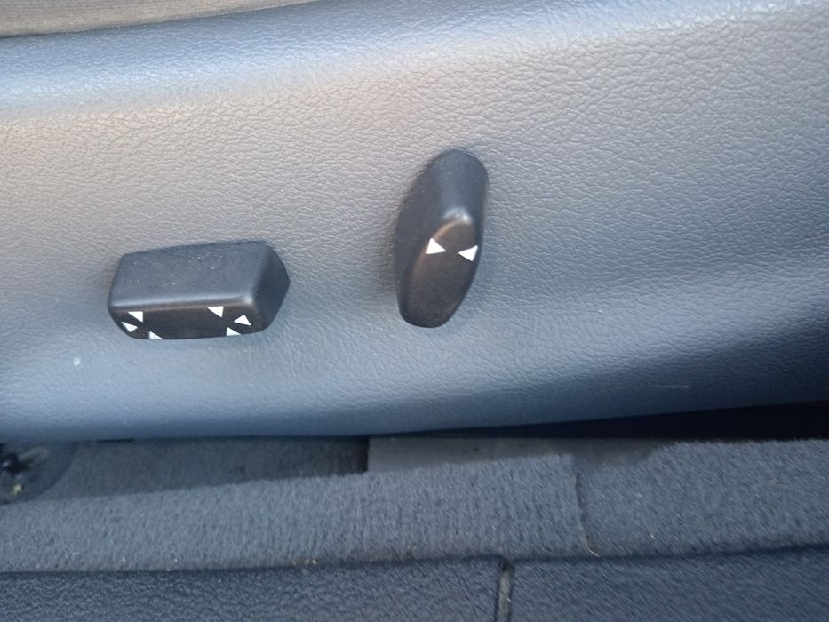 Vând pejou 407   an 2004