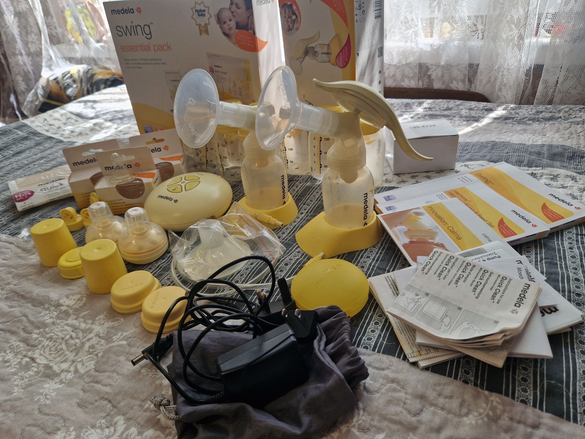 2 бр. помпи за кърма - ръчна и електрическа Medela ++ много аксесоари