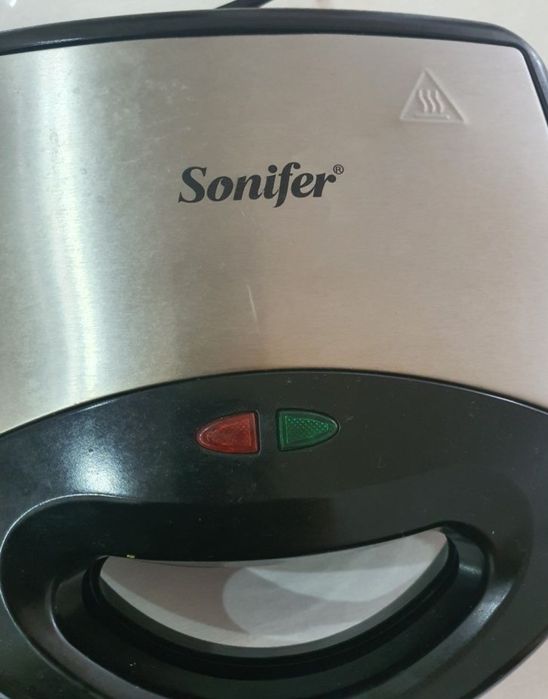 Вафельница классная, продаю за ненадобностьюю