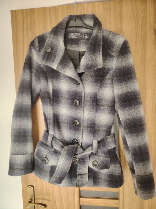 Scurtă damă Eight 2 Nine