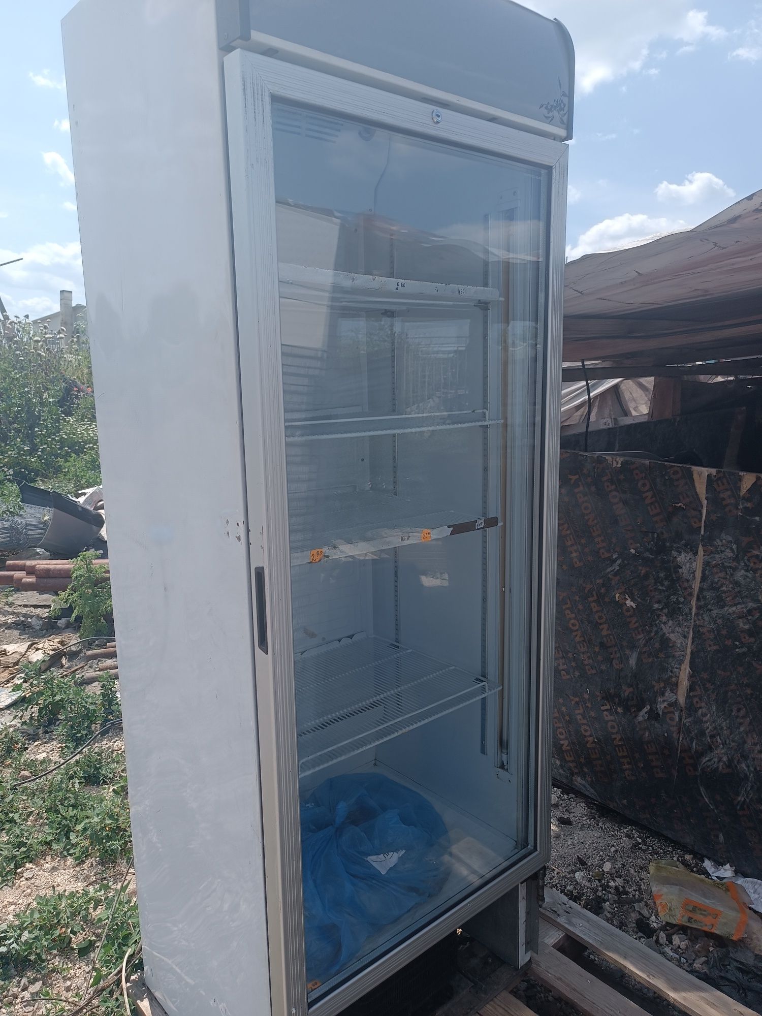 Продава хладилни витрини