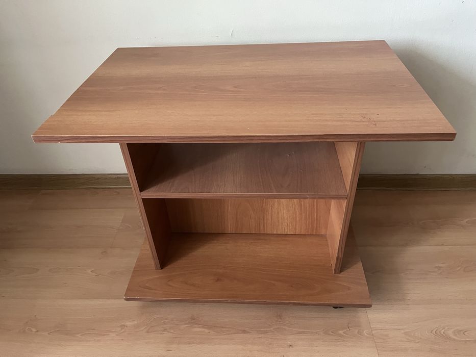 Продам журнальный столик, дерево