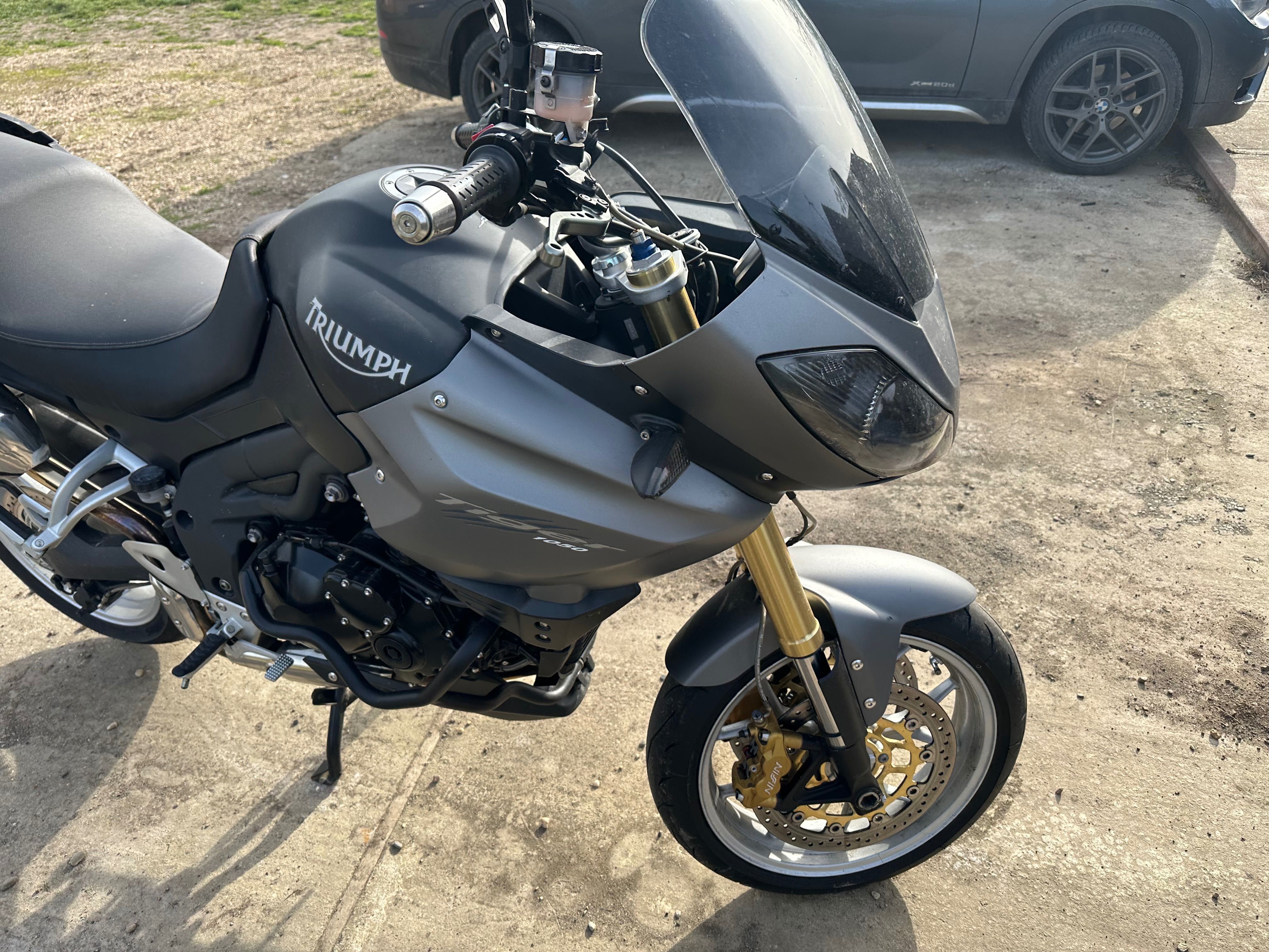 Triumph tiger 1050