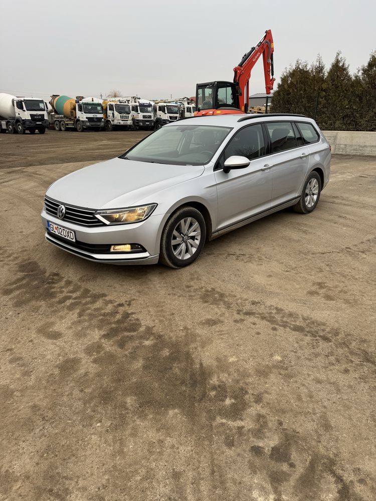 Volkswagen Passat B8 1.6Tdi 120cp distronic/dsg/navi