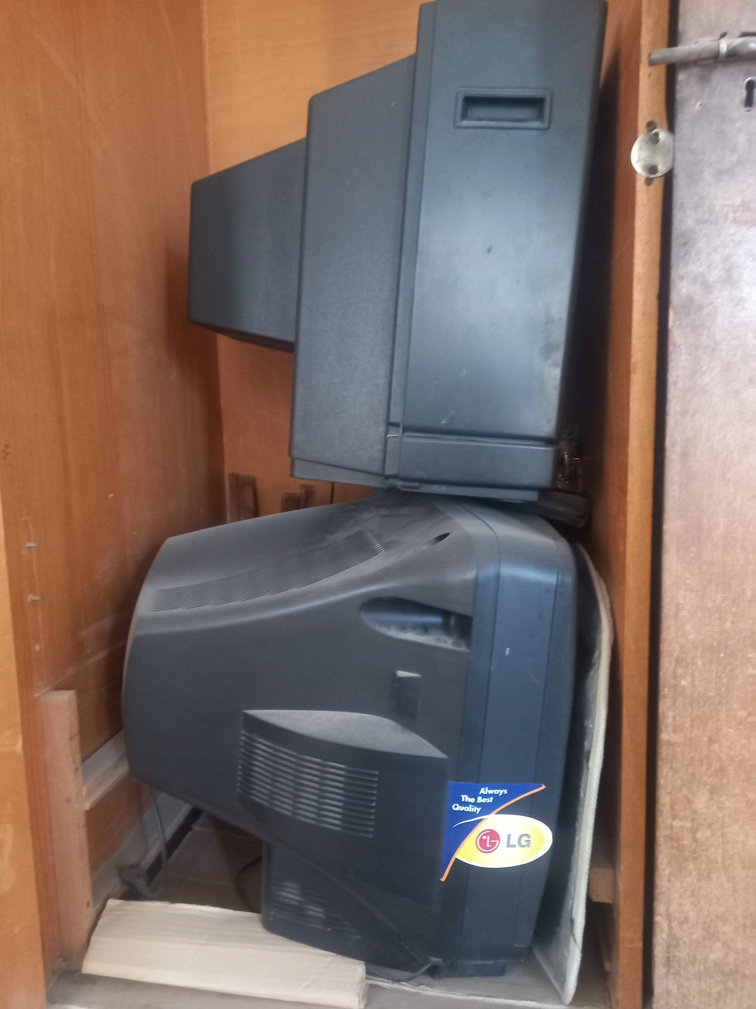 Телевизор LG 2 шт. Daewoo 1шт.