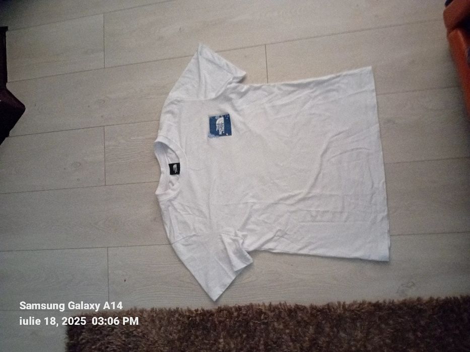 Vand tricou original The North Face model nou