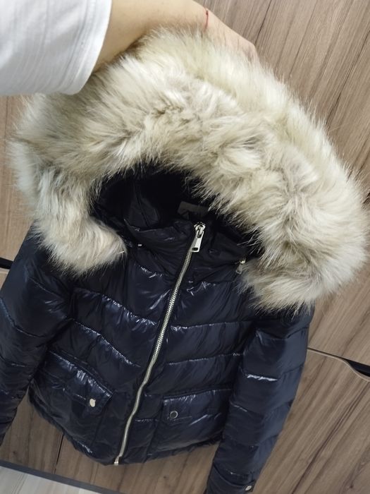 Geaca zara L relativ noua