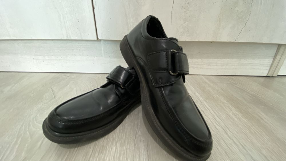 Продаю турецкую обувь для мальчика размер 30