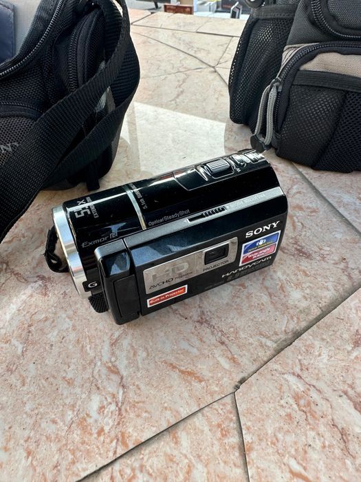 Sony hardycam 8.9 mega pixels HDR.250