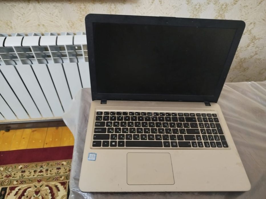 Продам ноутбук asus core i3