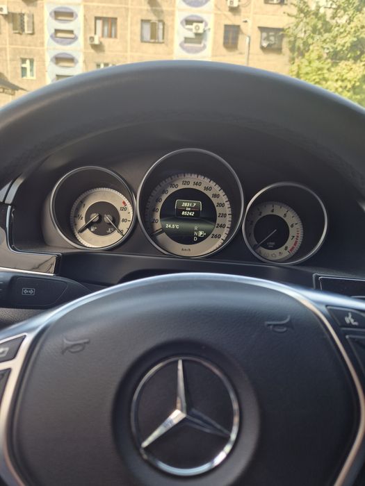 Срочно продаю W 212 E200