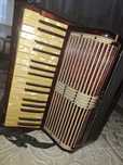 Vând acordeon Hohner