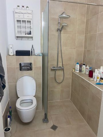 Реновирана каменна къща в село Средно Градище