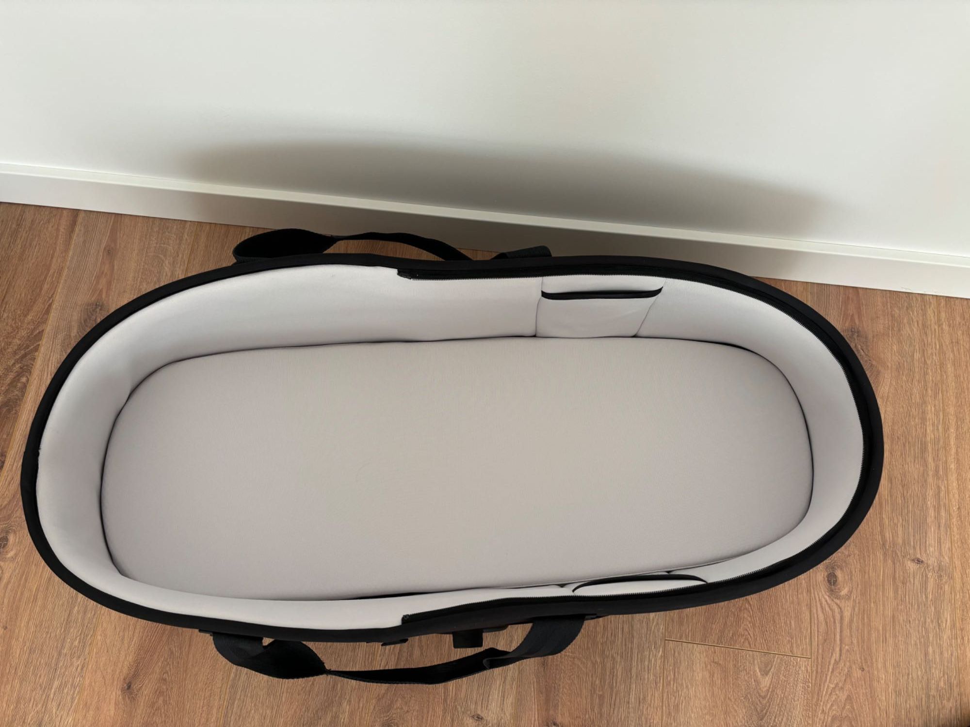 Thule Shine - кош за новородено за количка