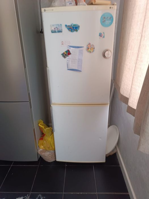 Холодильник б/у в хорошем состоянии,работает