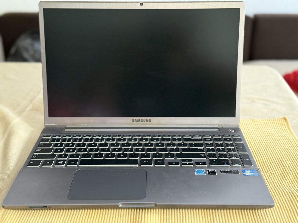 Лаптоп Samsung 700Z3C