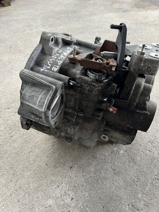 Cutie de viteze manuala 6 trepte+marsarier pt vw passat b6 b7 KXZ