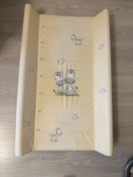 Проходилка за бутане , помпа за кърма , и поставка за смяна на пелени