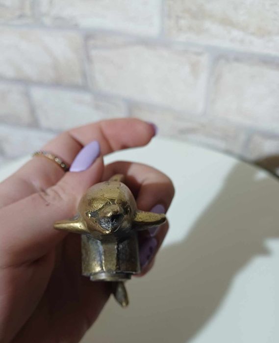 Бронзов делфин..