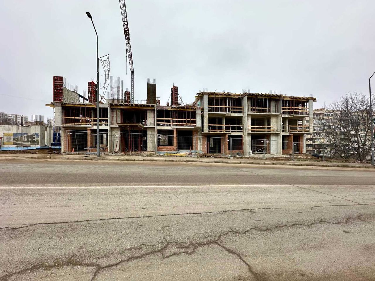 Продава се Тристаен апартамент в Горна Оряховица - 75 кв.м за 840 €/кв.м - Снимка #2