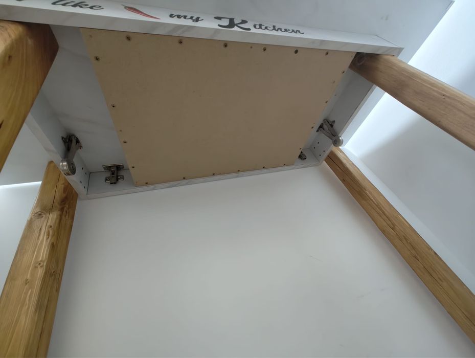 Masa cu compartiment secret