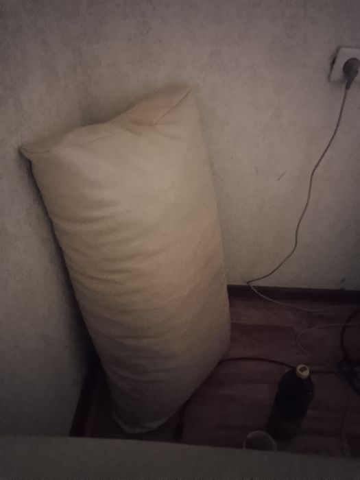 Большая подушка от дивана