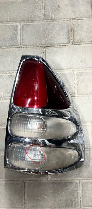 Хромированная накладка на задний фонарь Toyota Land Cruiser Prado 120