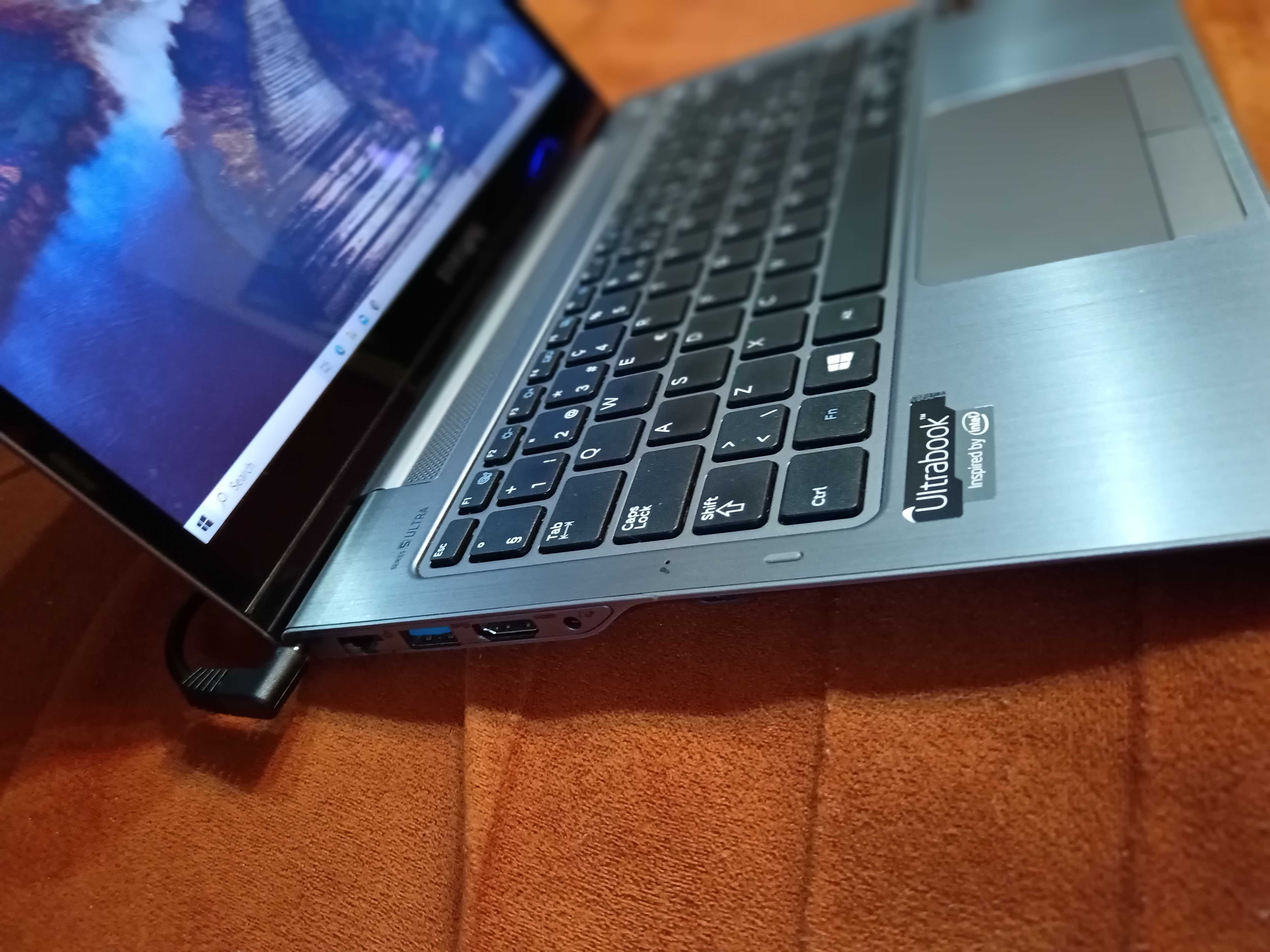 Vand laptop Samsung> 13.3 inch cu Touch screen, i7, 8gb ram, SSD