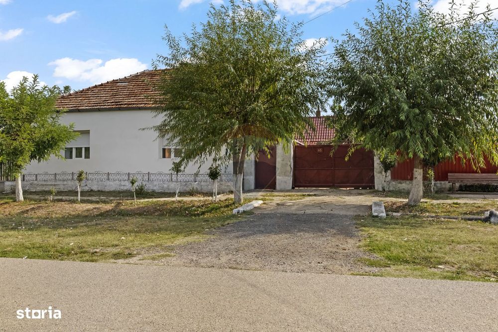 Casă de vânzare cu 5 camere- Nădab, oraș Chișineu-Criș, județul Arad.