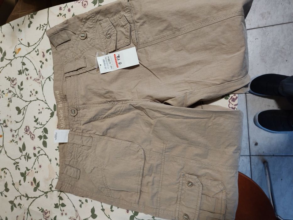 Pantaloni Noi din imagine