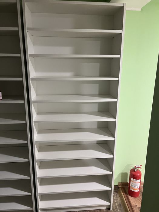 Vand mobila pentru magazin sau living