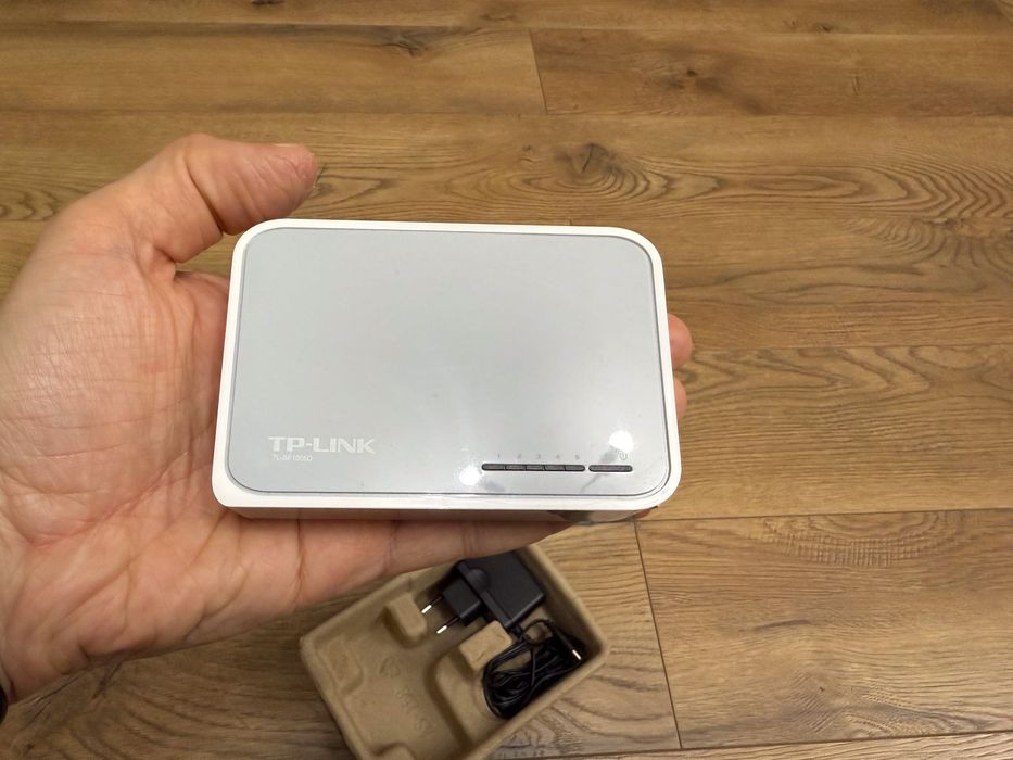 Switch TP-LINK TL-SF1005D, 5 x 10/100Mbps, NOU, nefolosit