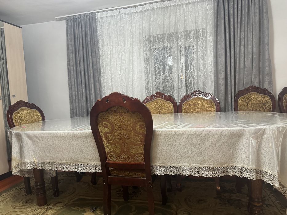 Продается стол 3 м. Можно со стульями 8 шт