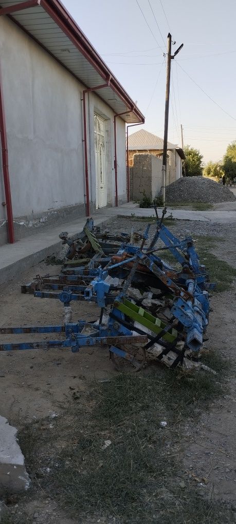Kultuvassa traktor