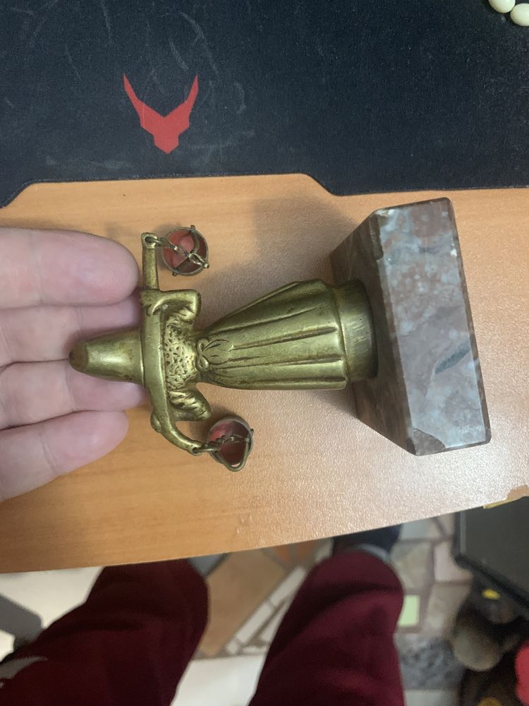 Месингова статуетка на жена рьчно правена много стара
