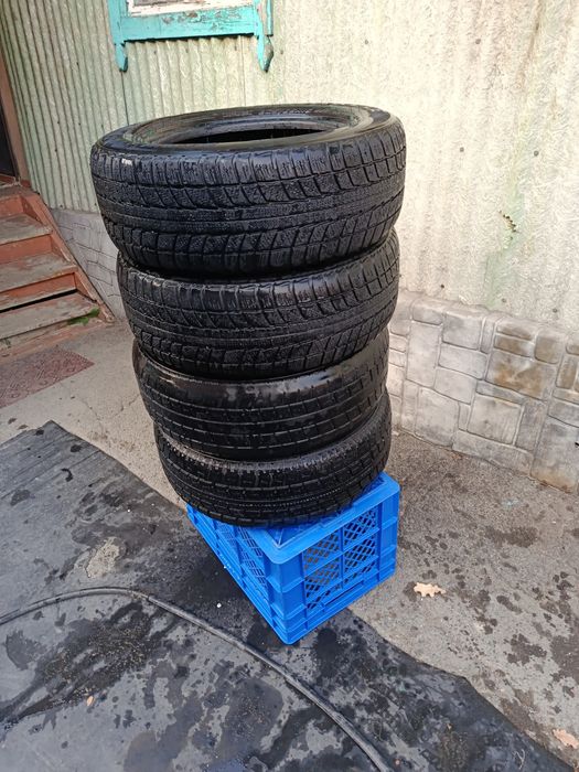 Продам комплект зимних шин