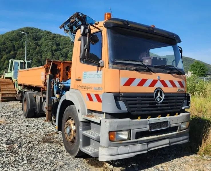 Mercedes-Benz Atego 18.28 basculabil, cu macara