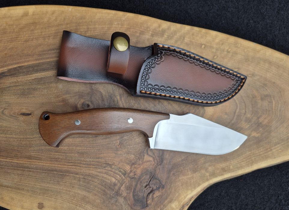 Ръчно изработен нож с кожена кания,LN403