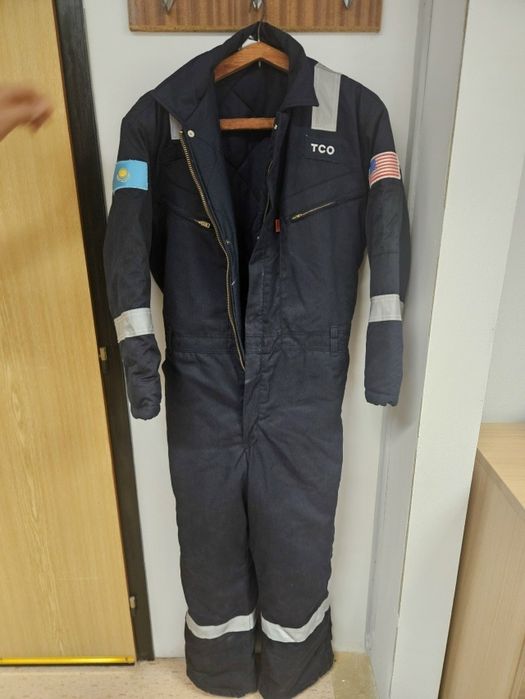 Продам зимний комбез ТШО 50  размер. 
Находится на венгерке.
Цена 10