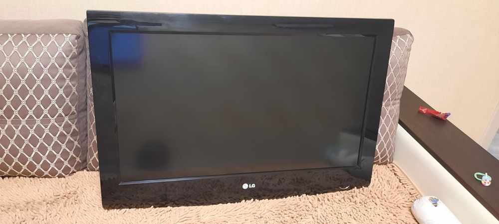 Телевизор LG  продам